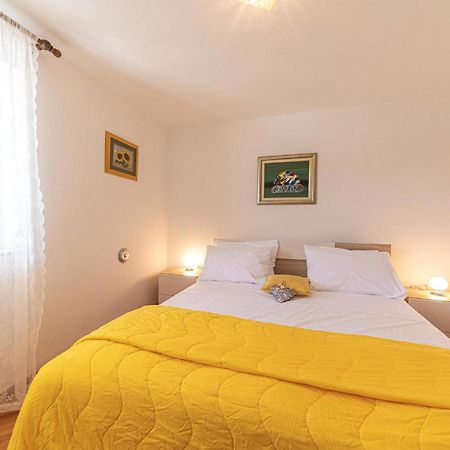 5 Bedroom Cozy Home In Okrug Donji Donji Okrug  Buitenkant foto