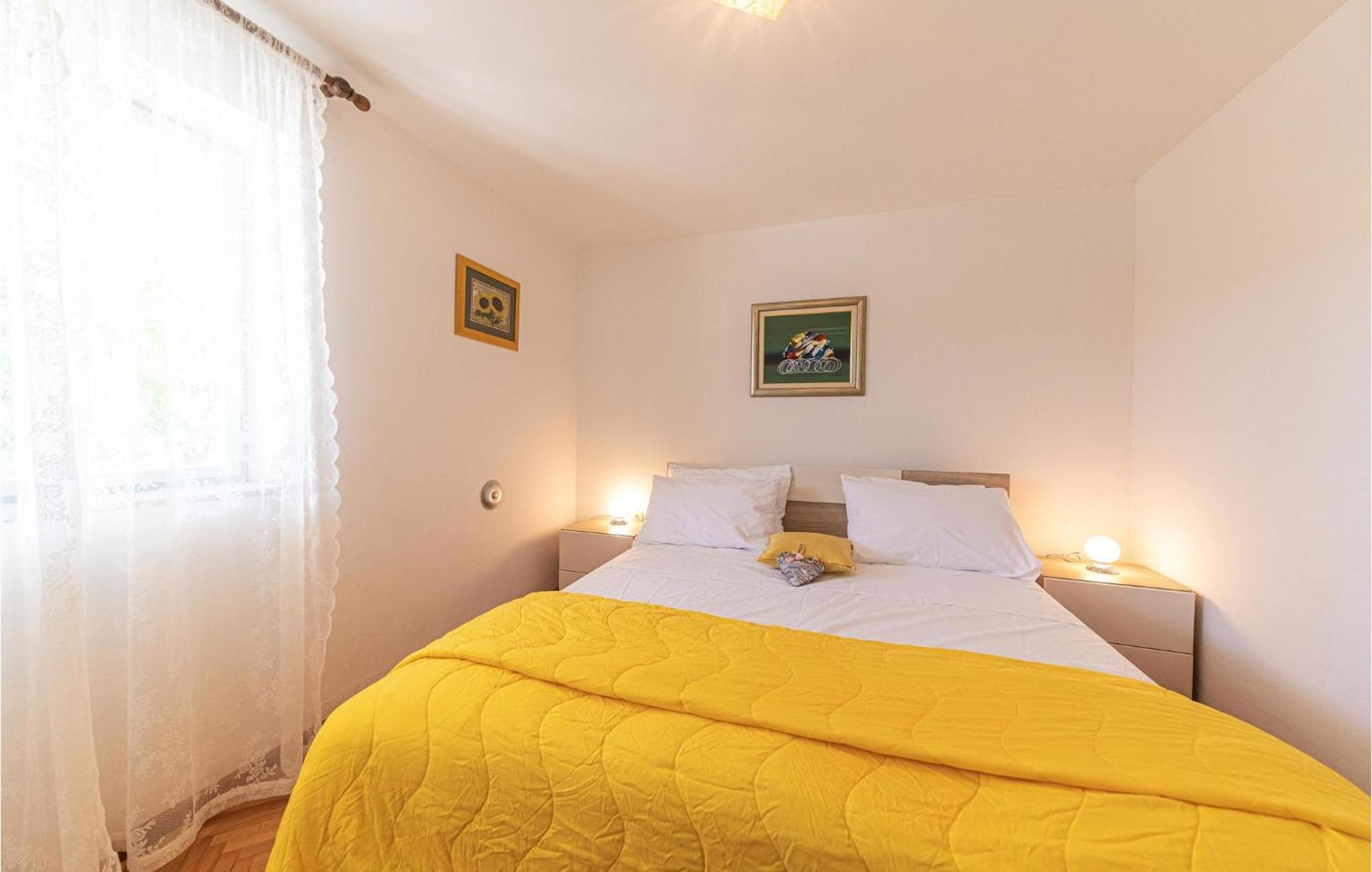 5 Bedroom Cozy Home In Okrug Donji Donji Okrug  Buitenkant foto