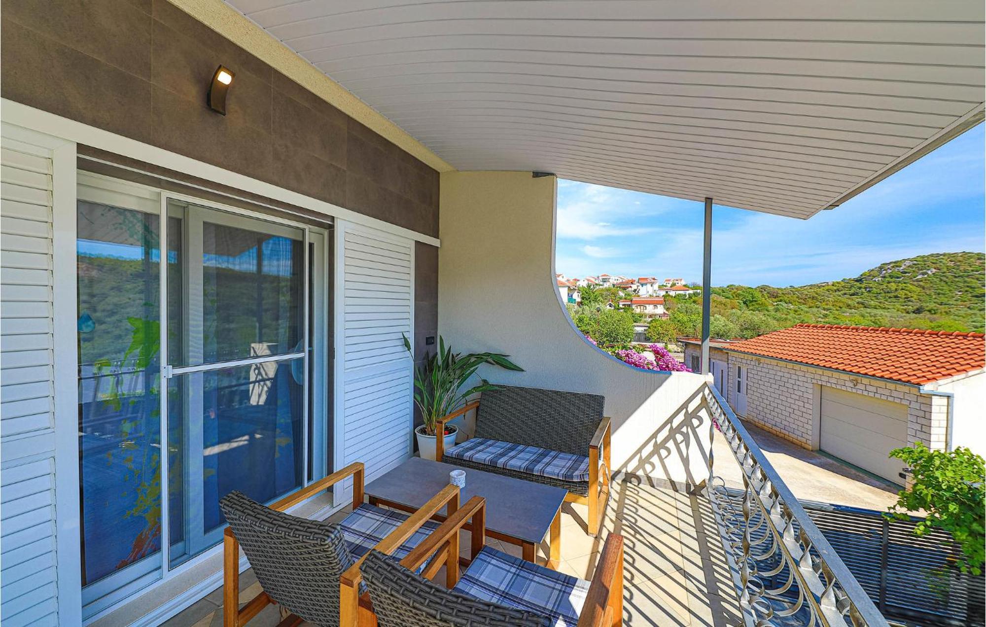 5 Bedroom Cozy Home In Okrug Donji Donji Okrug  Buitenkant foto